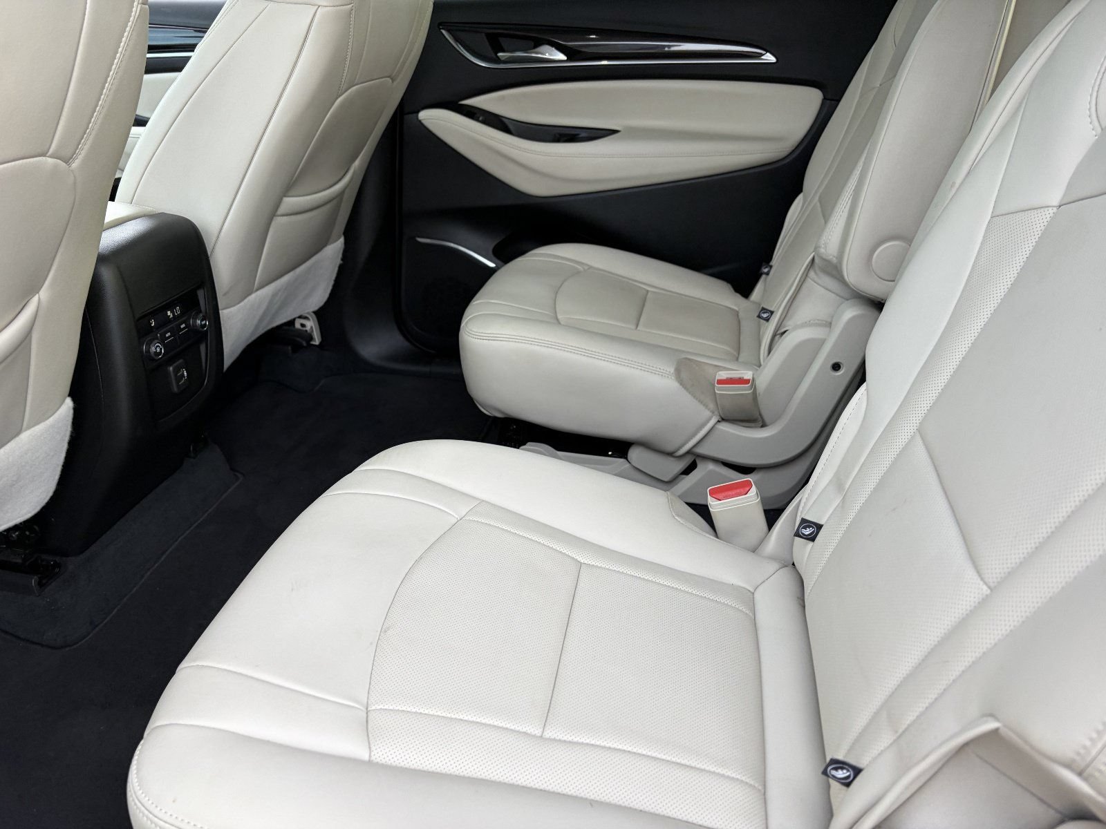Used 2024 White Frost Tricoat Buick Essence image 18