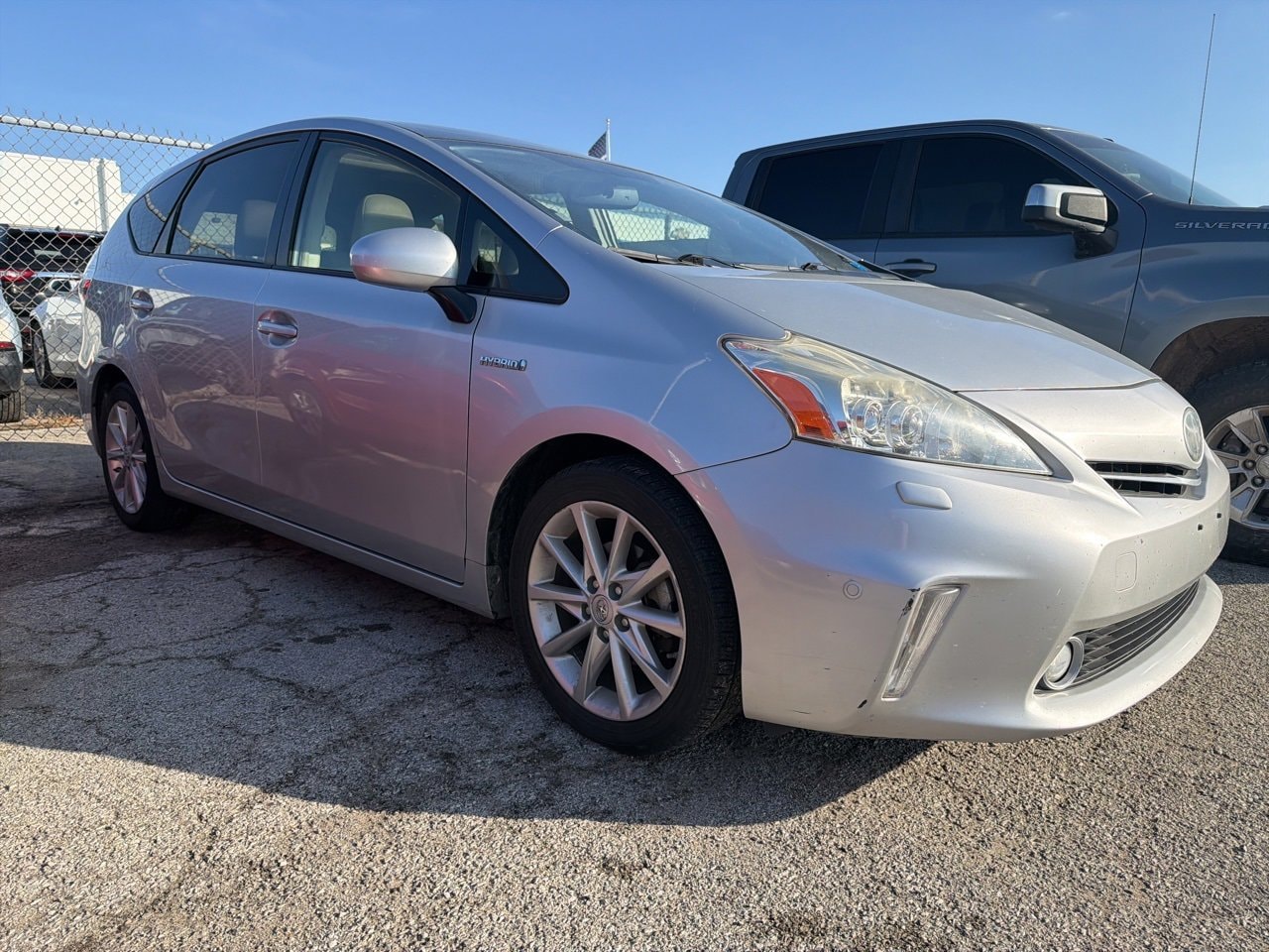2014 Toyota Prius v Five's photo