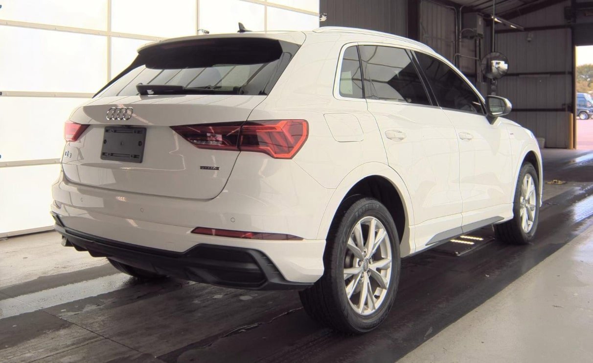 2021 Audi Q3 S line Premium photo 3