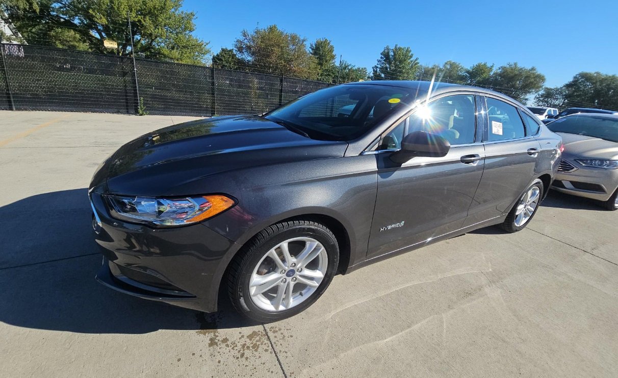 2018 Ford Fusion Hybrid S photo 2