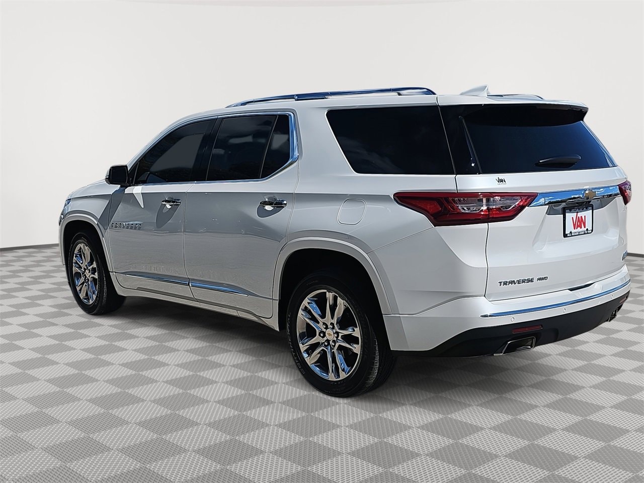 Used 2020 Chevrolet Traverse High Country with VIN 1GNEVNKW1LJ287215 for sale in Kansas City, MO