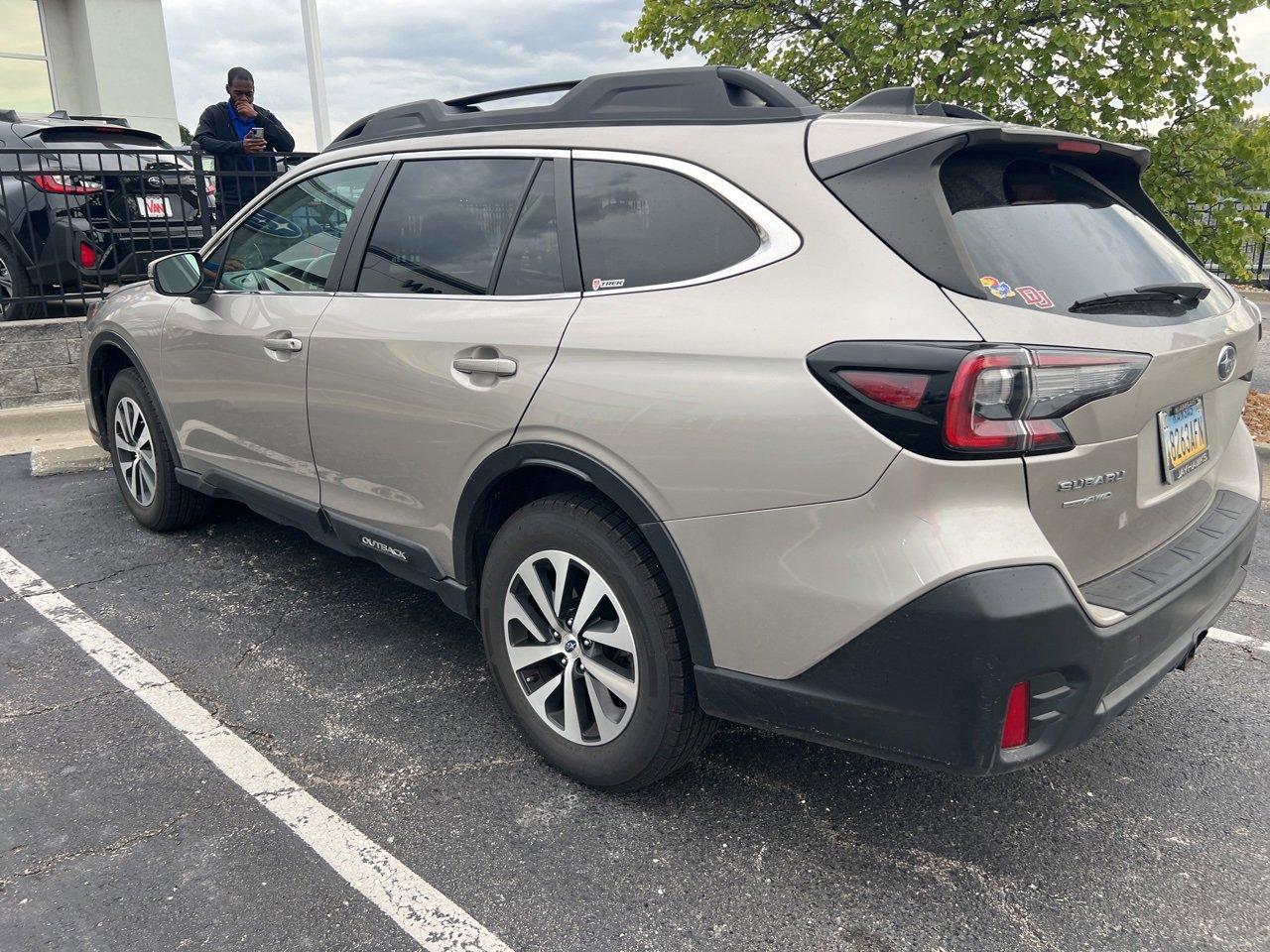 2020 Subaru Outback Premium photo 4