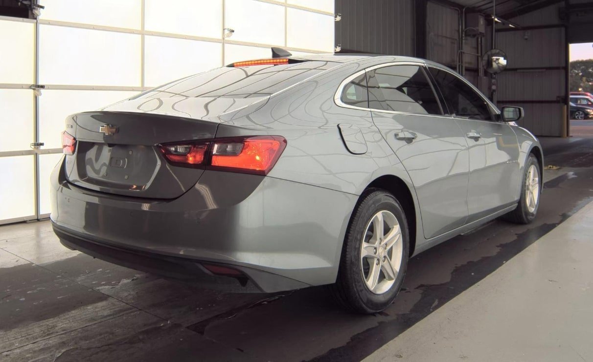 2025 Chevrolet Malibu LS photo 3