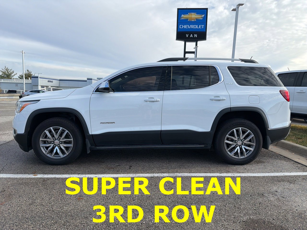 2017 Gmc Acadia SLE photo 2