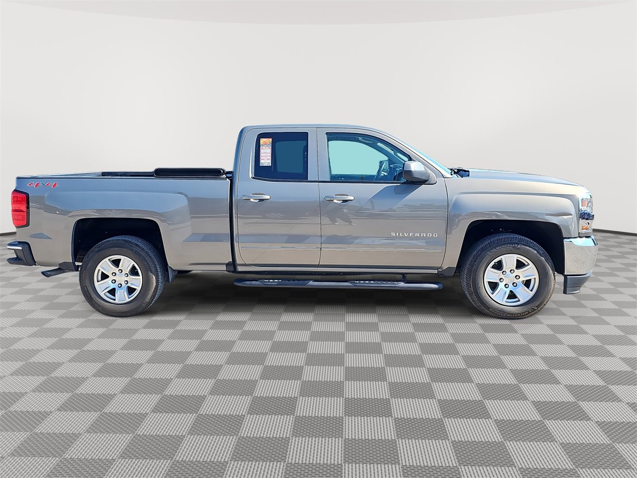 2017 Chevrolet Silverado 1500 LT photo 4