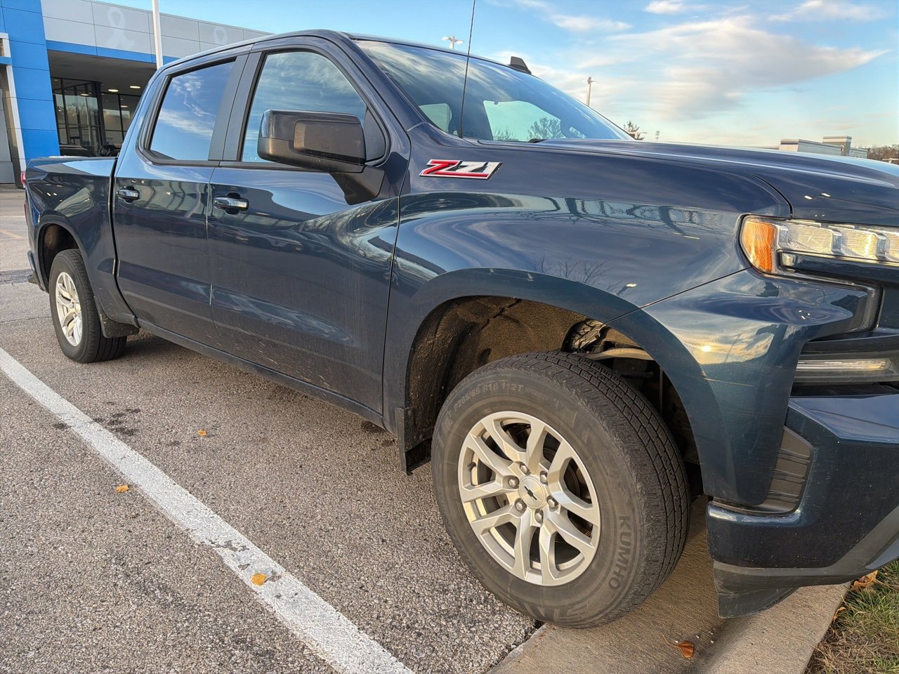 2019 Chevrolet Silverado 1500 RST photo 2