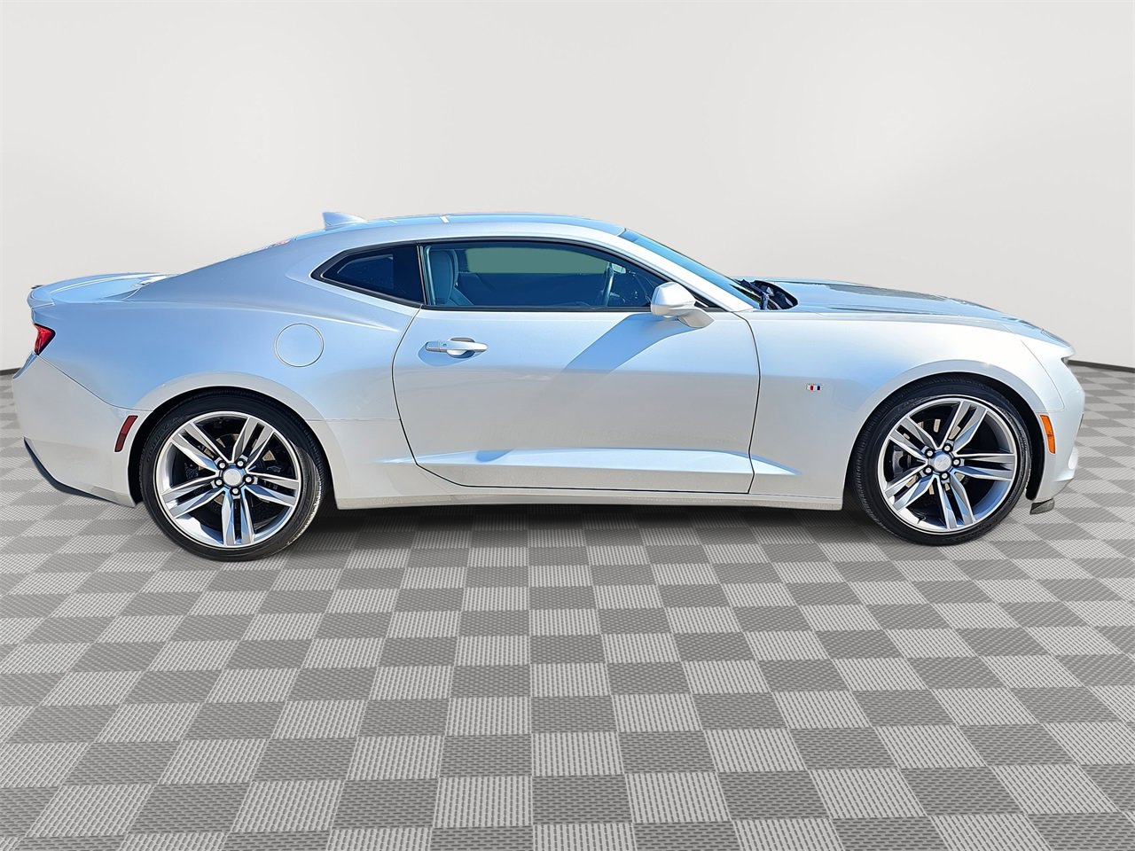 2018 Chevrolet Camaro 1LS 1LT photo 4