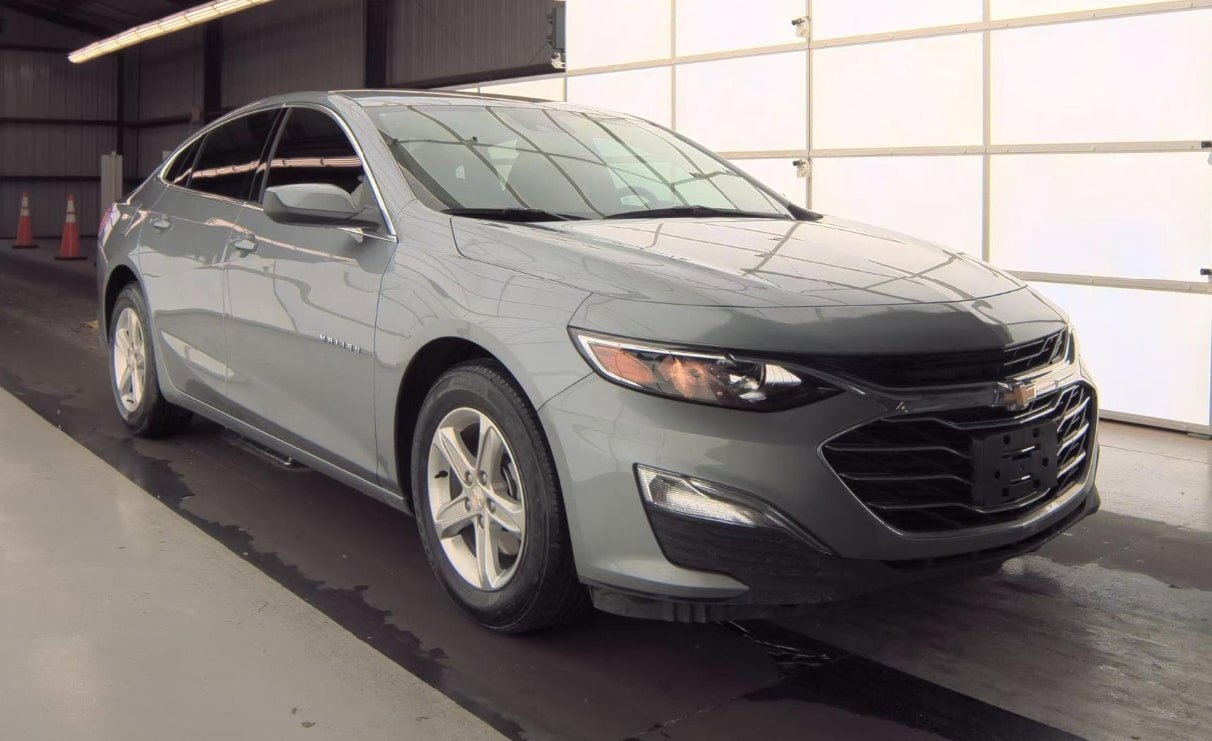 2025 Chevrolet Malibu LS photo 2