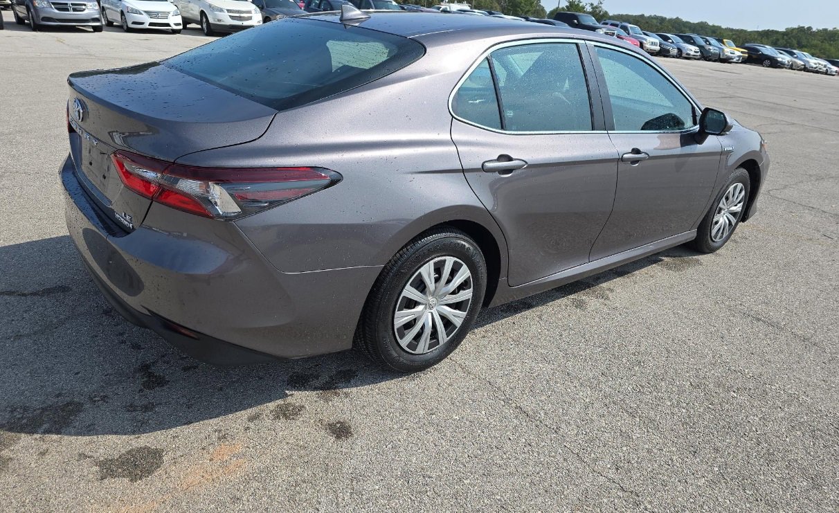 2021 Toyota Camry Hybrid LE photo 3
