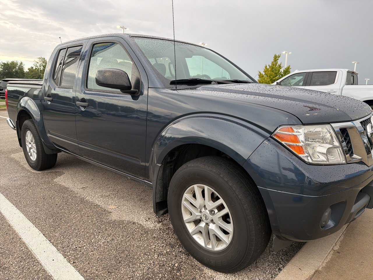 2019 Nissan Frontier SV photo 4