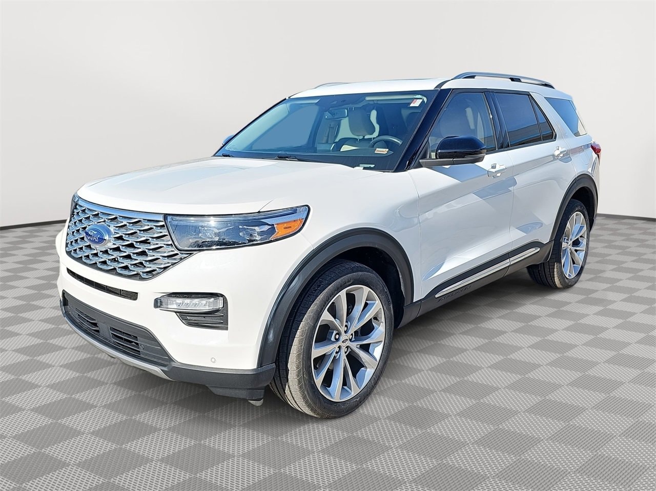 2022 Ford Explorer Platinum's photo