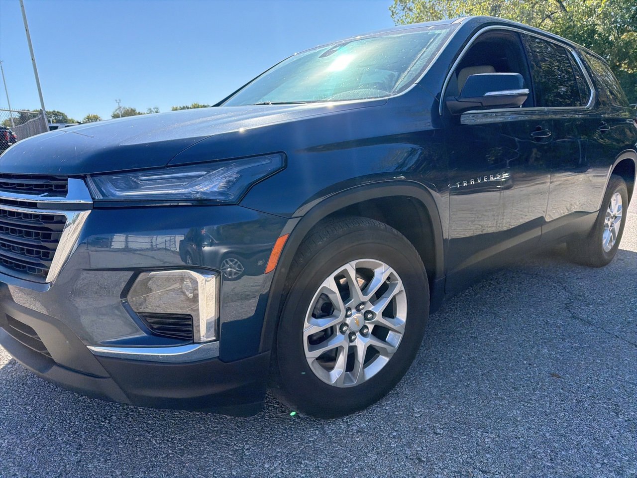 2023 Chevrolet Traverse LS photo 3