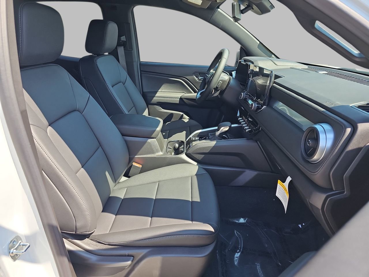 2025 Chevrolet Colorado Work Truck - Photo 13