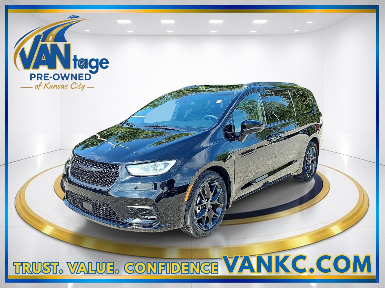 Used 2025 Chrysler Pacifica Limited with VIN 2C4RC1GG1SR515556 for sale in Kansas City