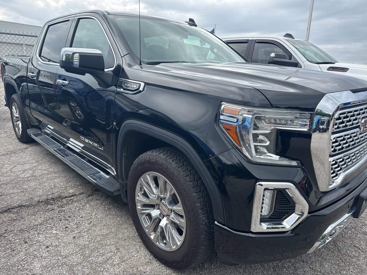 Used 2021 GMC Sierra 1500 Denali Denali with VIN 3GTU9FED3MG157092 for sale in Kansas City