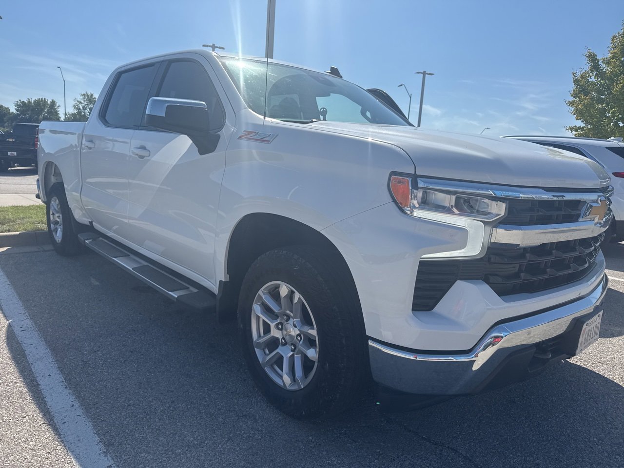 2023 Chevrolet Silverado 1500 LT photo 2