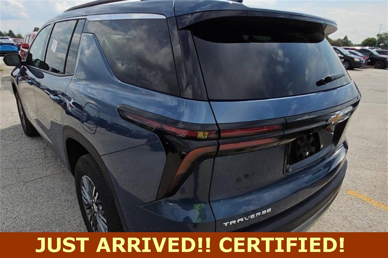 2025 Chevrolet Traverse photo 3