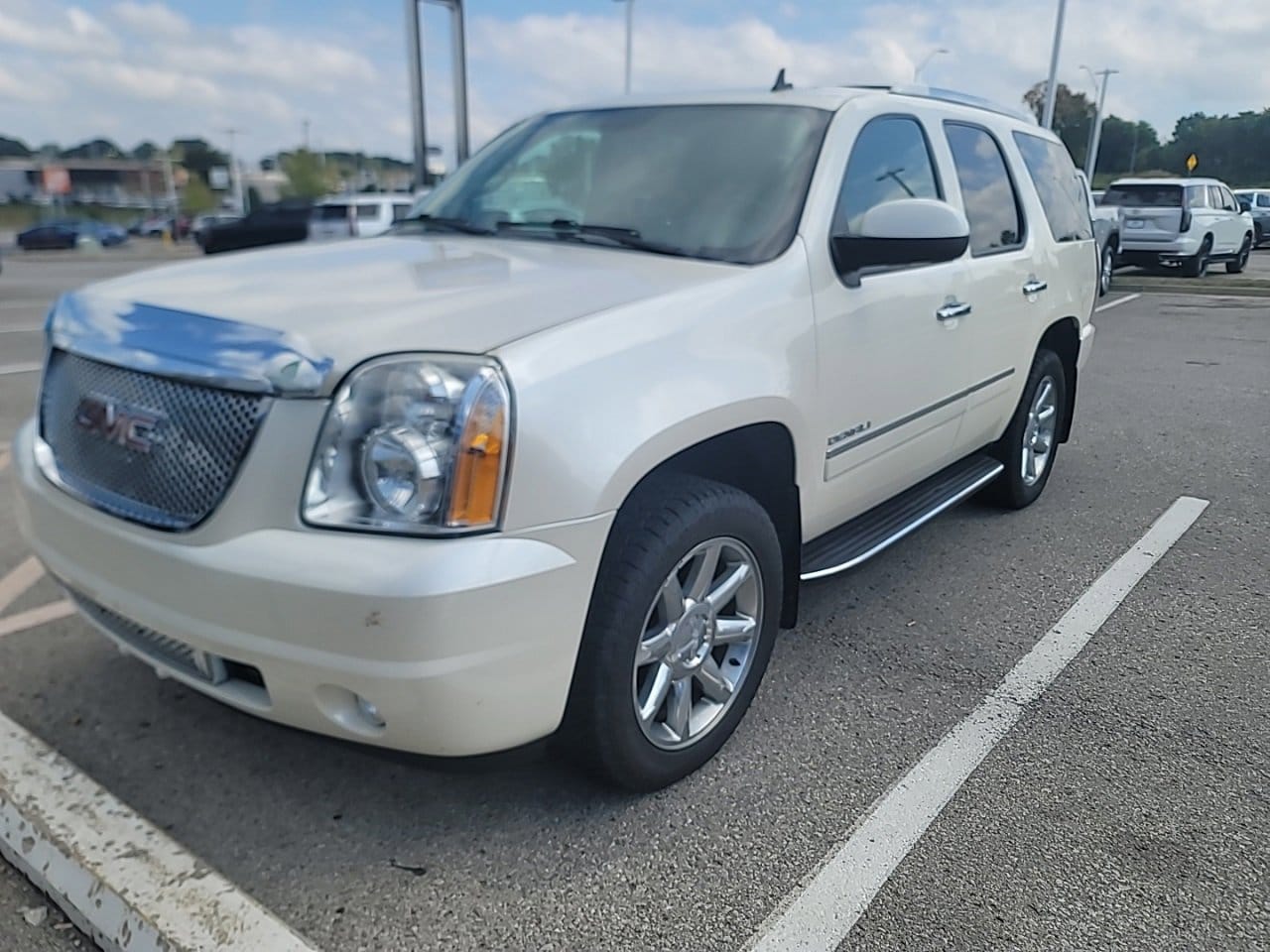 Used 2011 GMC Yukon Denali with VIN 1GKS2EEF8BR389776 for sale in Kansas City