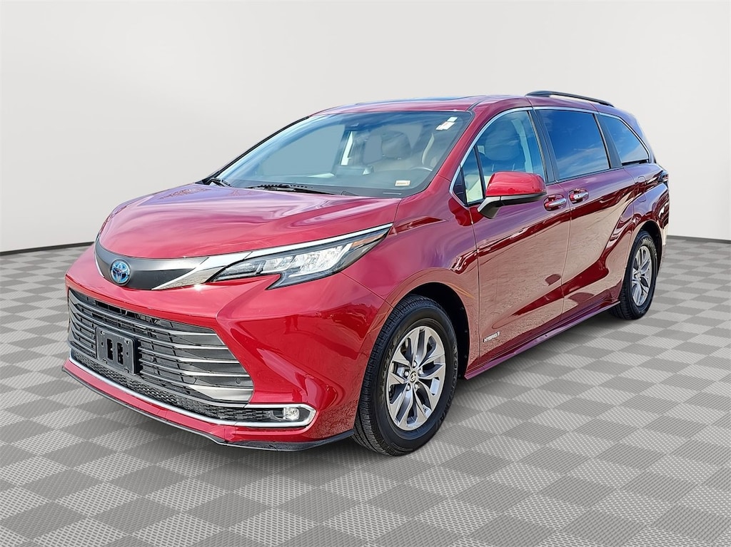 Used 2021 Toyota Sienna XLE Minivan