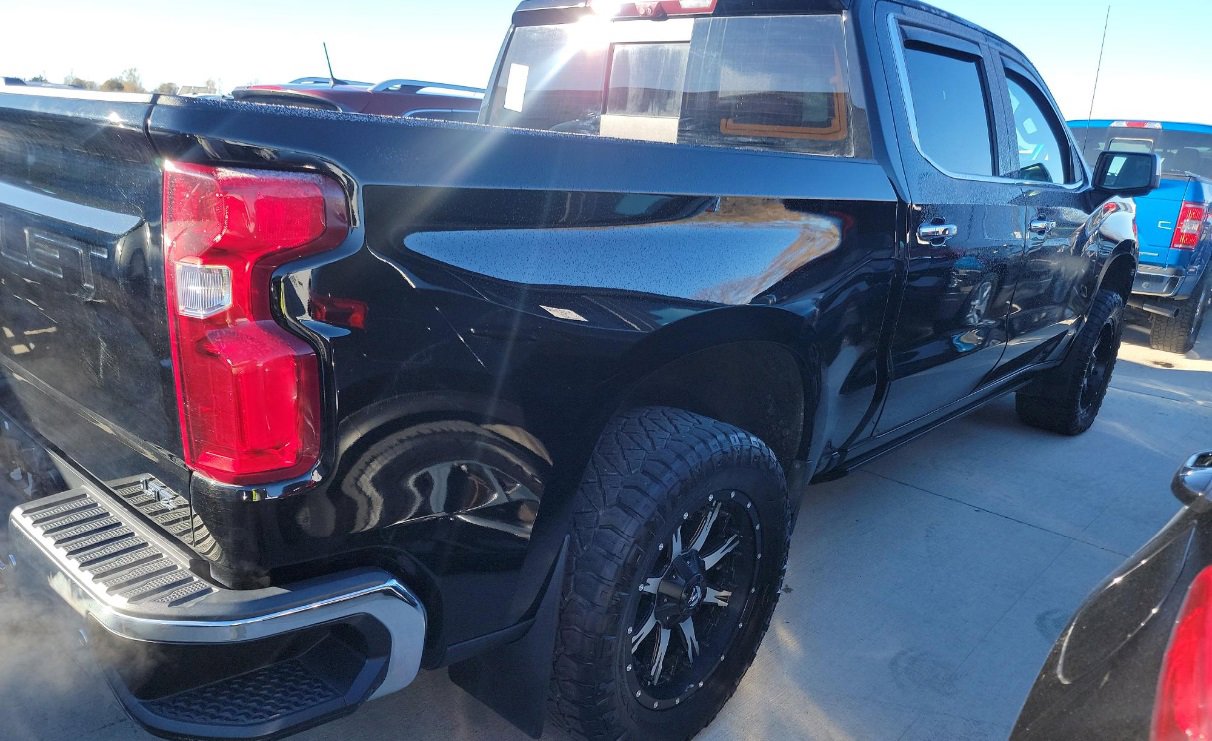 Used 2021 Chevrolet Silverado 1500 LTZ with VIN 3GCUYGEL7MG186675 for sale in Kansas City