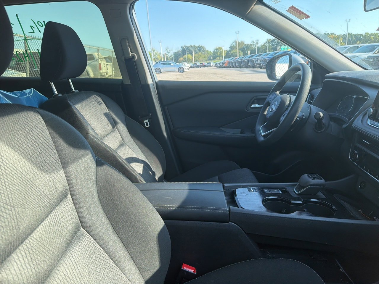 2024 Nissan Rogue SV photo 3