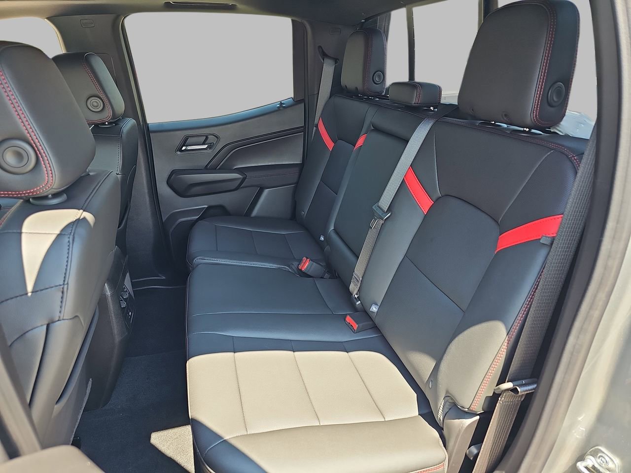 2025 Chevrolet Colorado Z71 - Photo 14