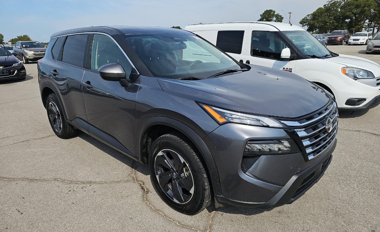 2024 Nissan Rogue SV photo 2
