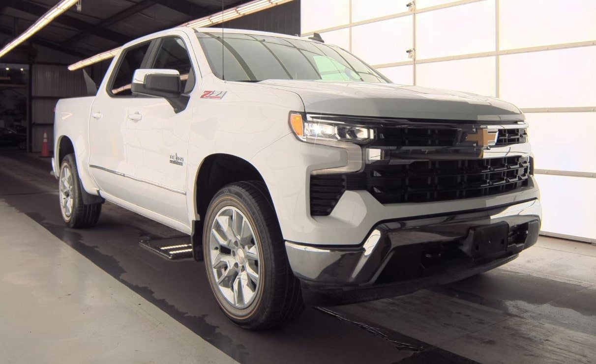 2023 Chevrolet Silverado 1500 LT photo 4
