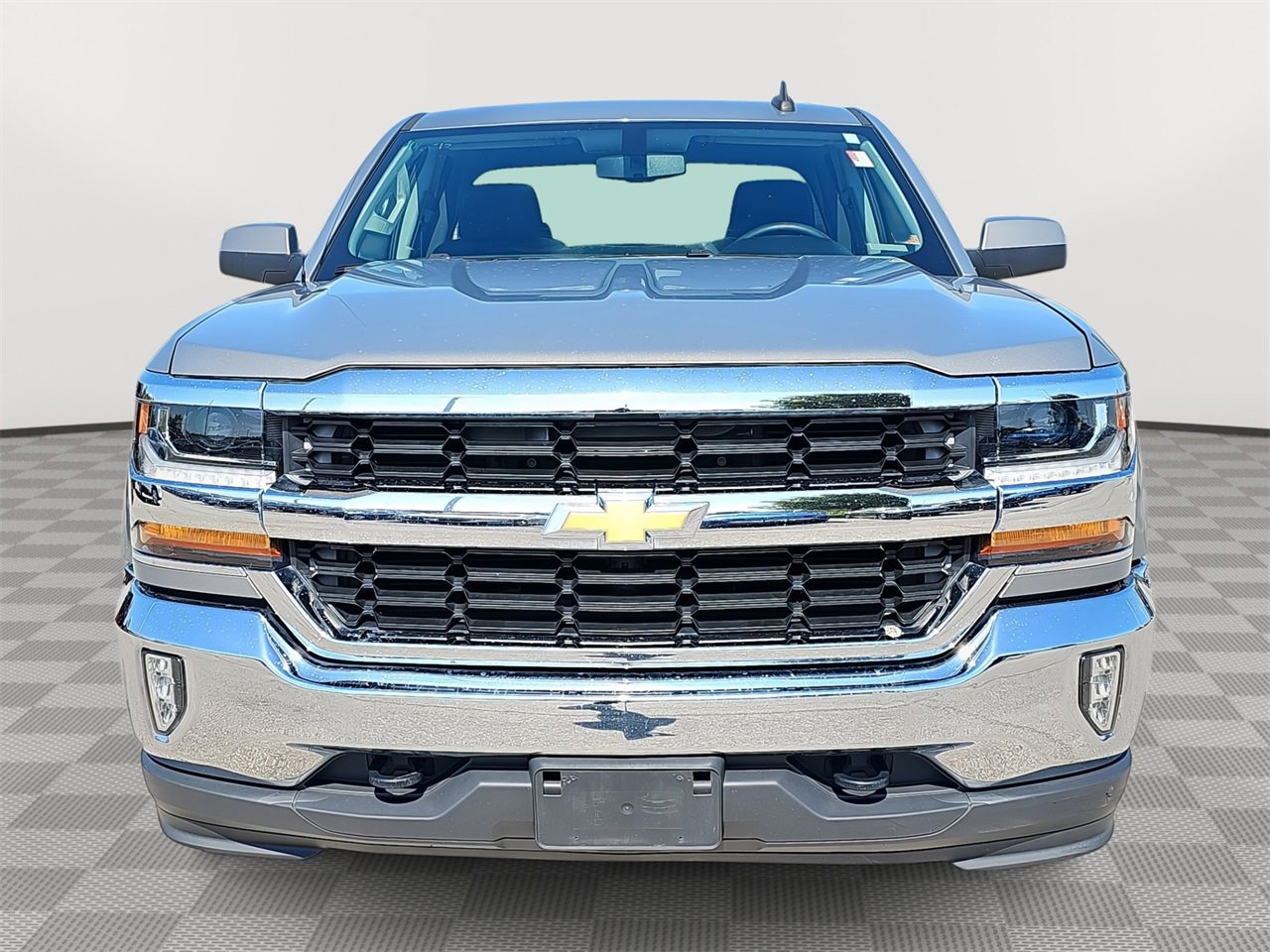 2017 Chevrolet Silverado 1500 LT photo 2