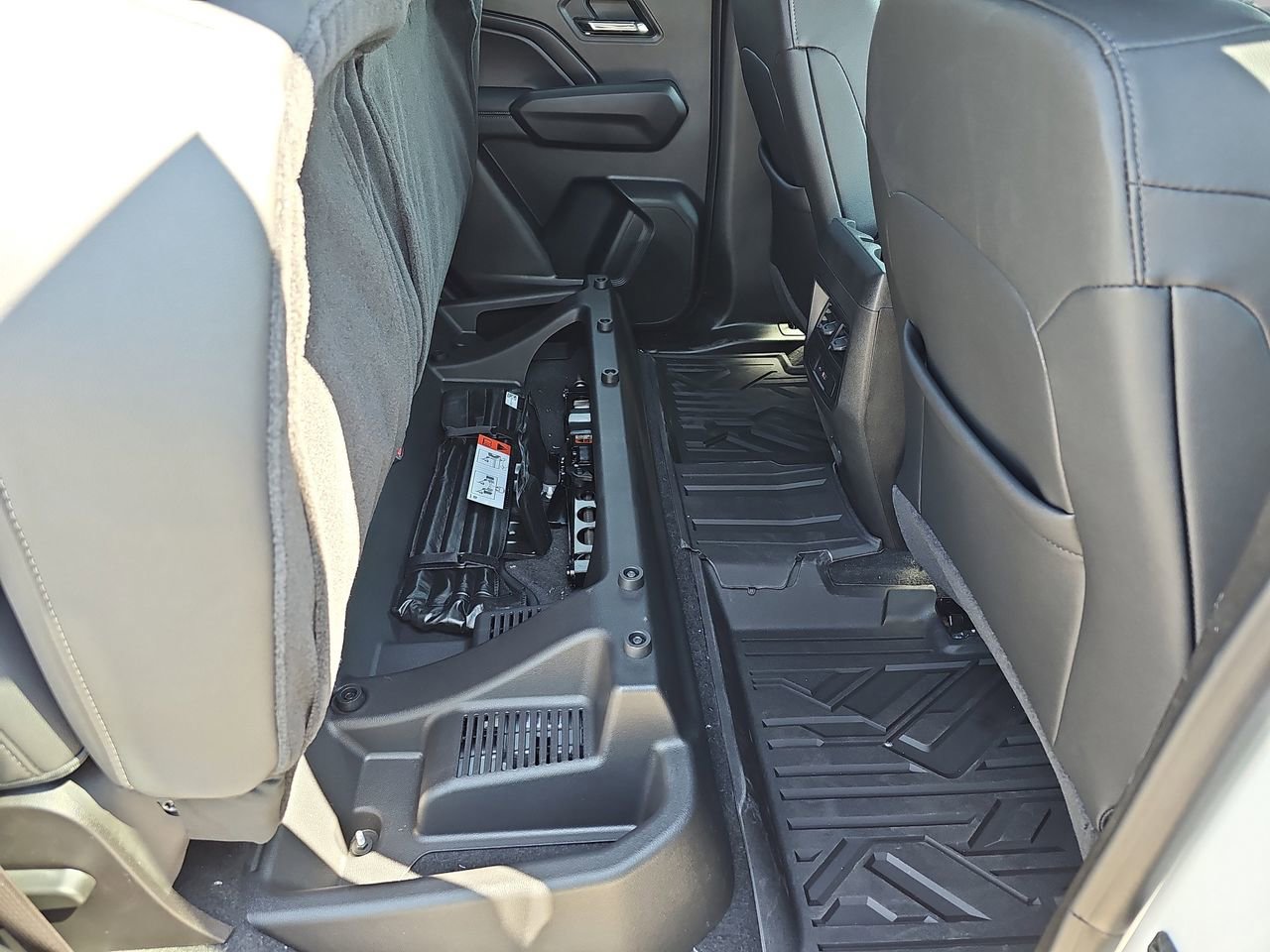 2025 Chevrolet Colorado Work Truck - Photo 12