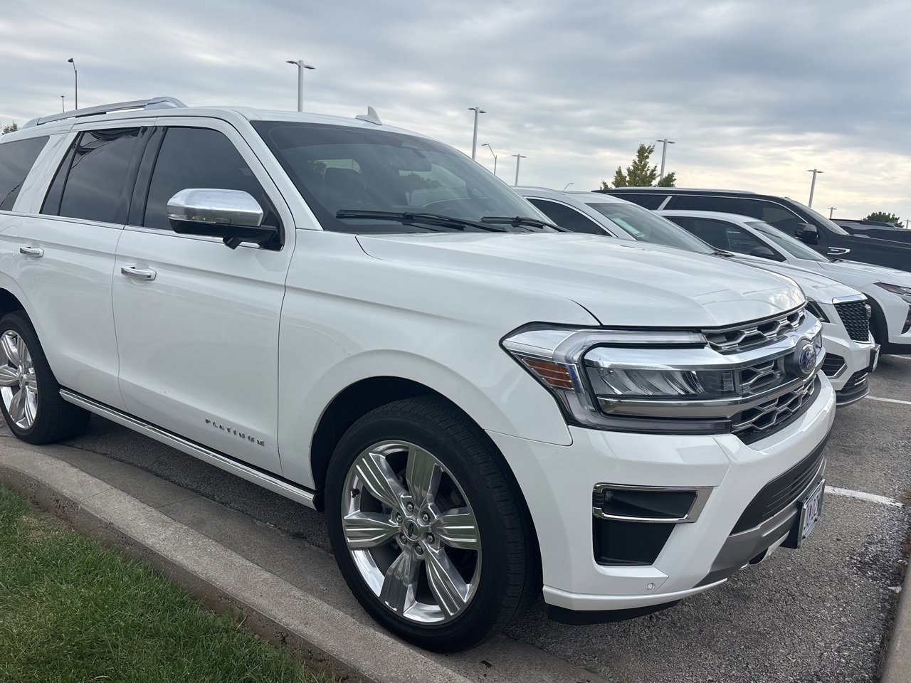 Used 2023 Ford Expedition Platinum with VIN 1FMJU1M81PEA46895 for sale in Kansas City