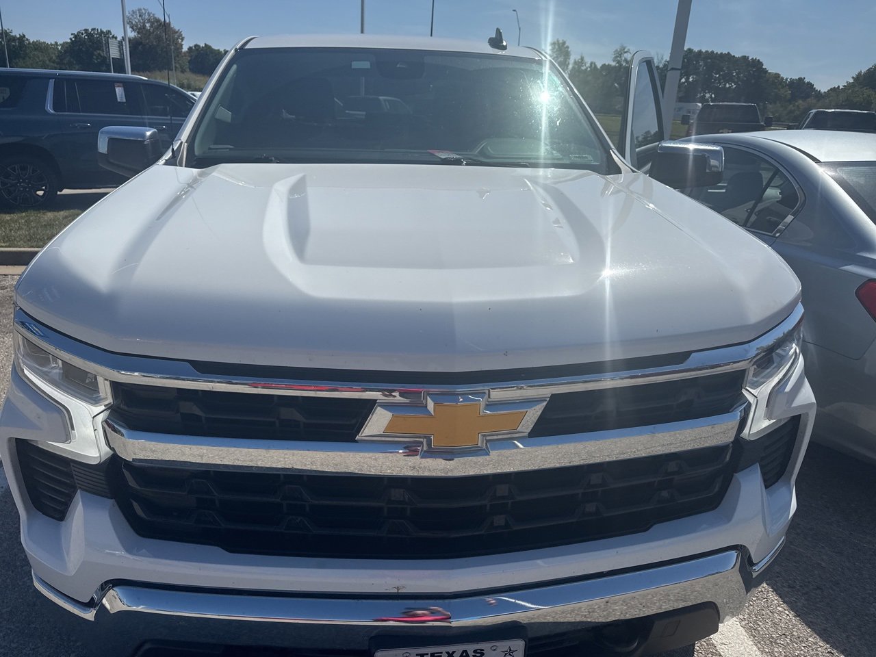 2023 Chevrolet Silverado 1500 LT photo 3
