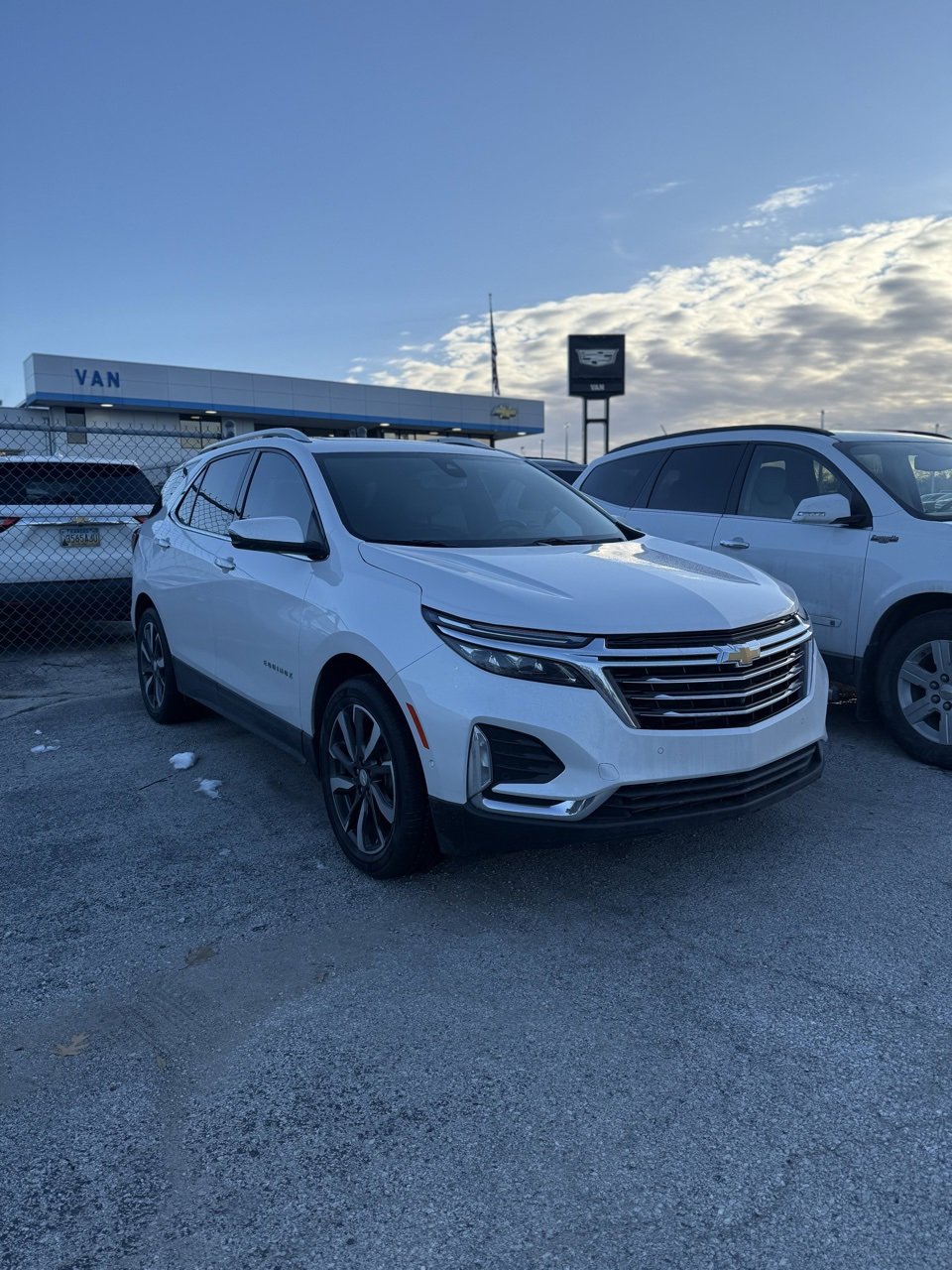 2023 Chevrolet Equinox Premier photo 2