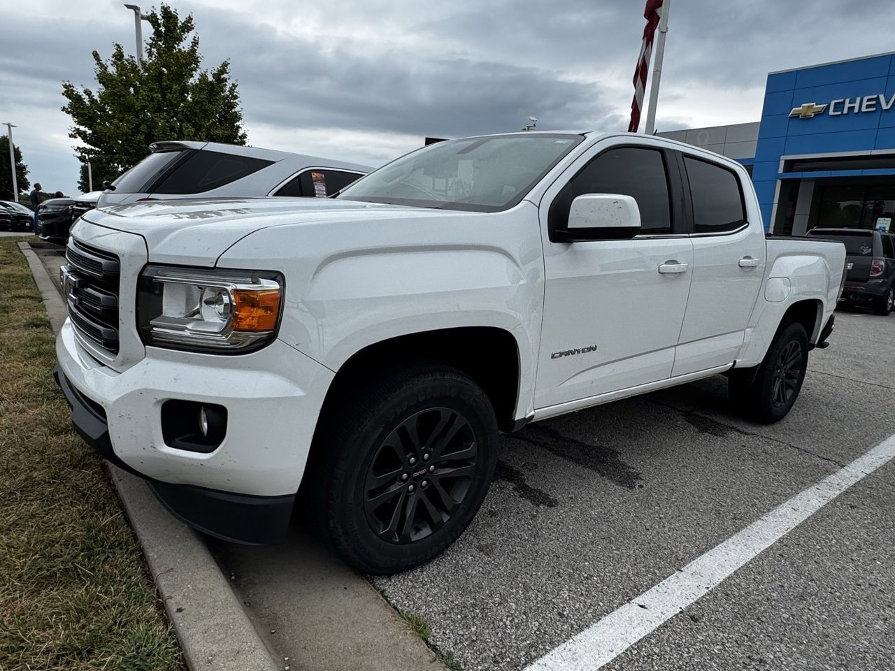 Used 2019 GMC Canyon SLE with VIN 1GTG5CEN5K1361372 for sale in Kansas City