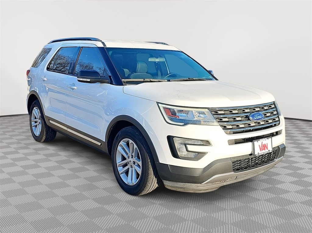 Used 2017 Ford Explorer XLT SUV