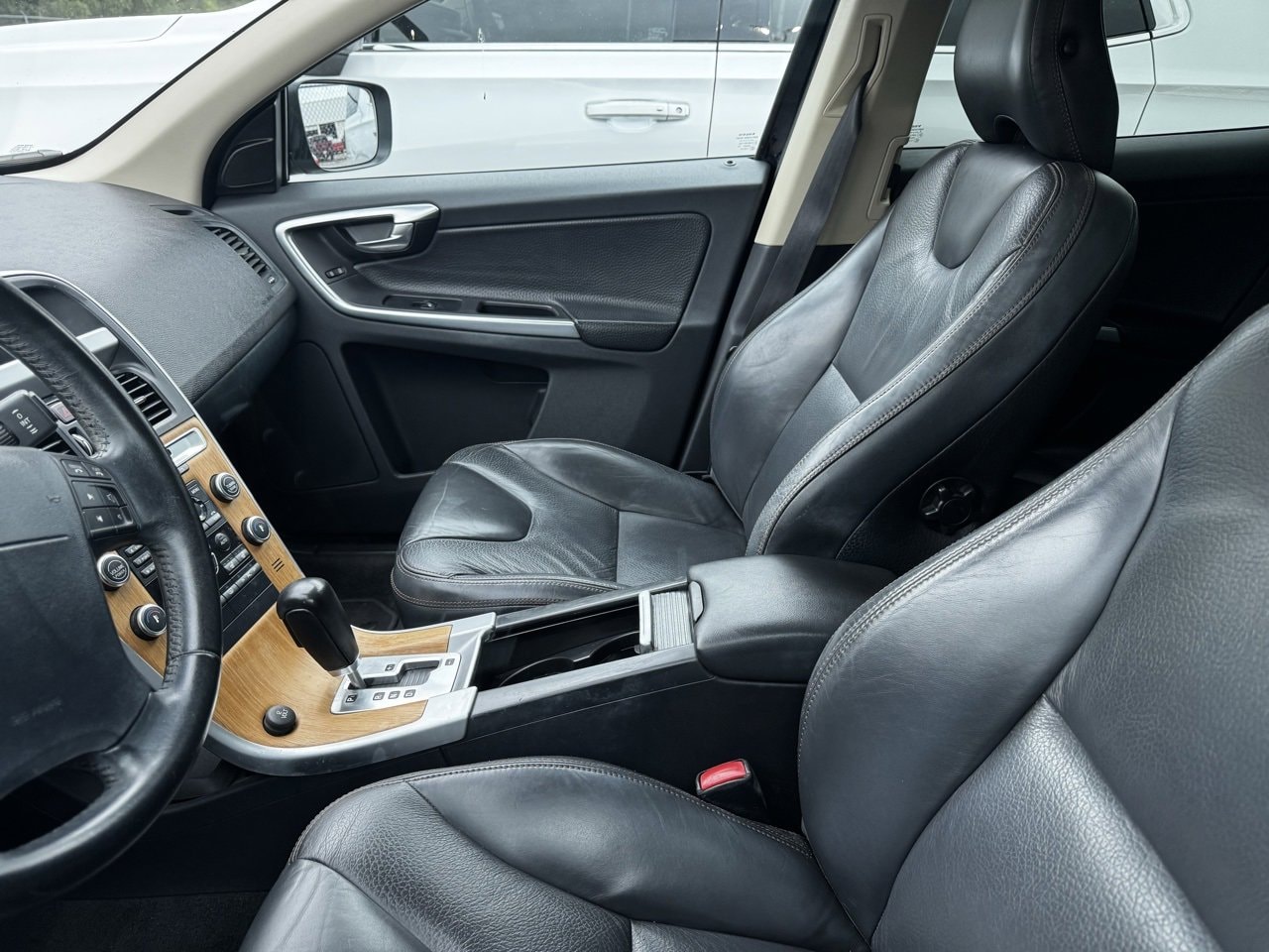 Used 2010 Volvo XC60 3.2 with VIN YV4982DL6A2082593 for sale in Kansas City
