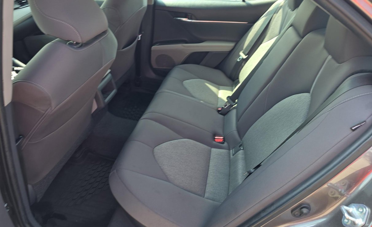 2021 Toyota Camry Hybrid LE photo 4