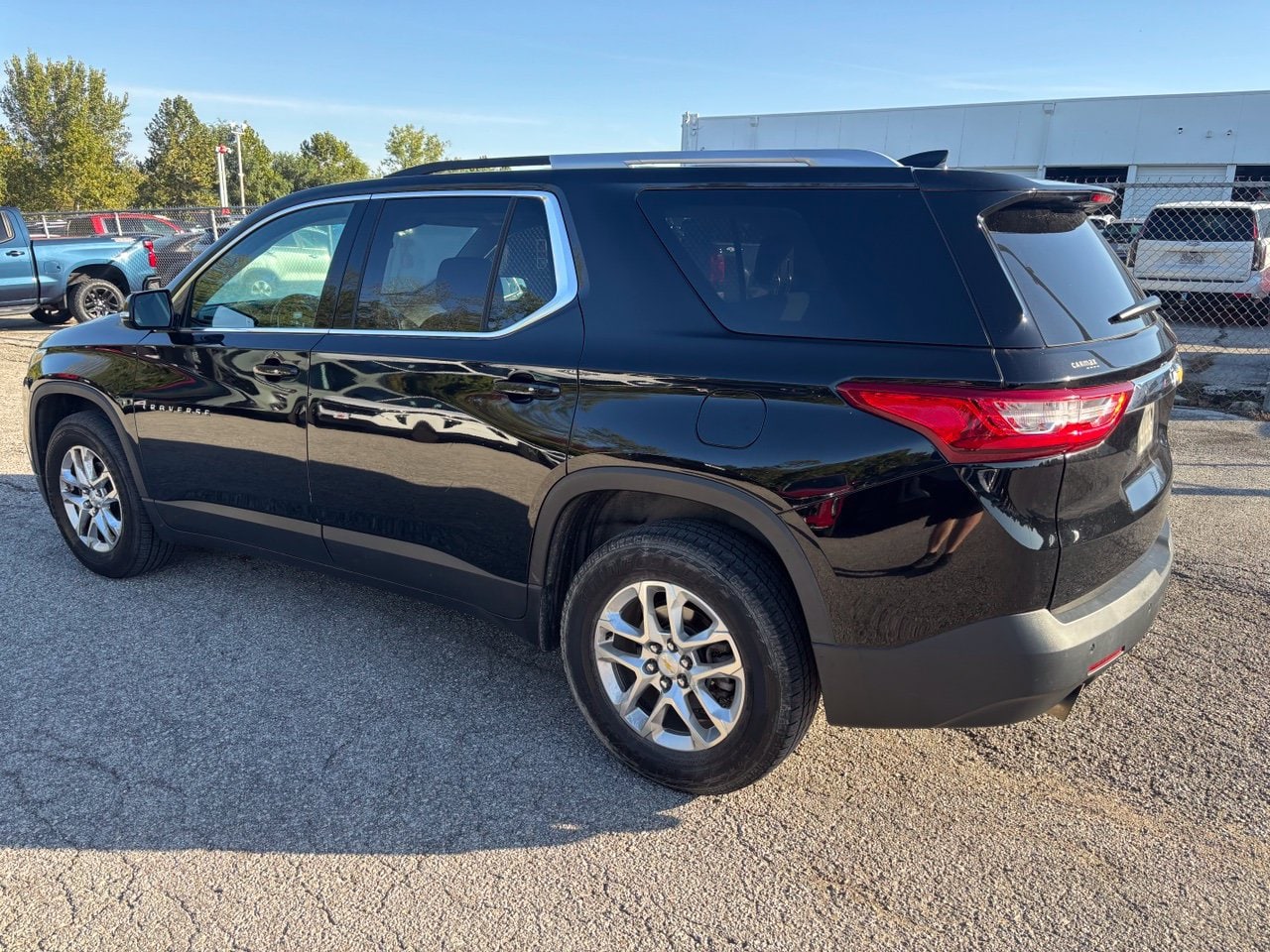 Used 2018 Chevrolet Traverse 1LT with VIN 1GNERGKW8JJ216378 for sale in Kansas City