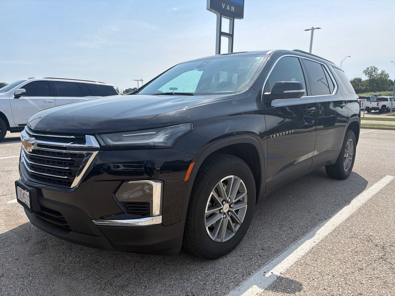 Used 2023 Chevrolet Traverse 1LT with VIN 1GNERGKW9PJ109395 for sale in Kansas City