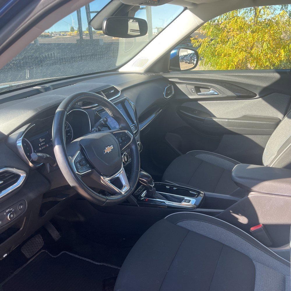 2023 Chevrolet Trailblazer LT photo 2