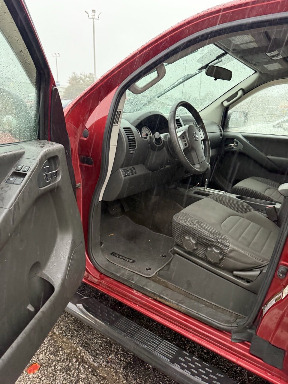 2012 Nissan Frontier SV photo 2