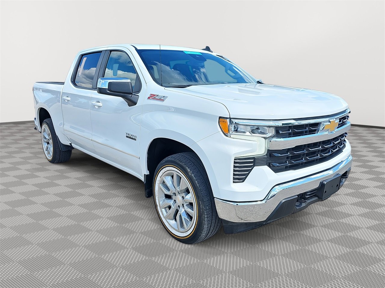 2023 Chevrolet Silverado 1500 LT photo 3