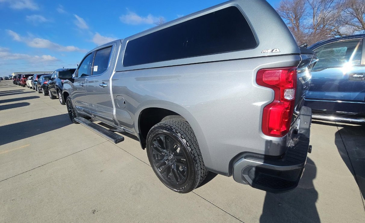 2023 Chevrolet Silverado 1500 High Country photo 2