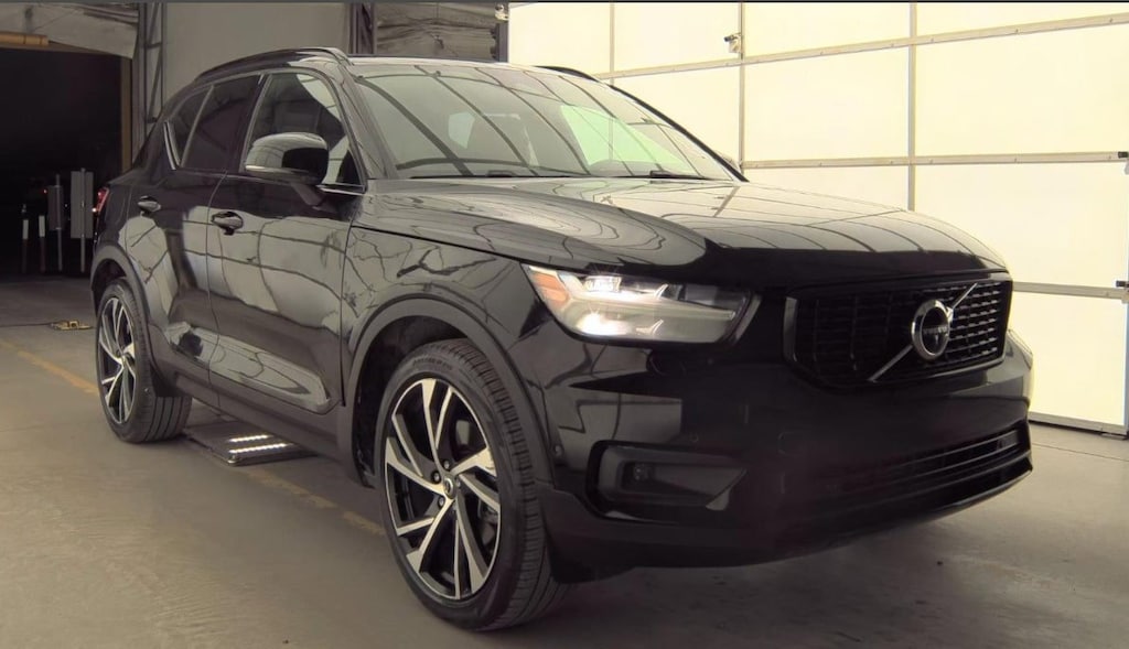 Used 2022 Volvo XC40 R-Design