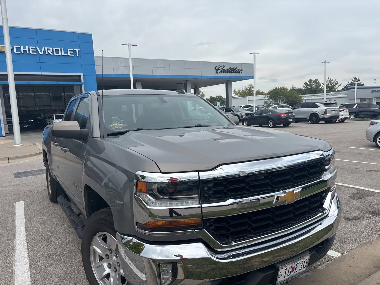2017 Chevrolet Silverado 1500 LT photo 4