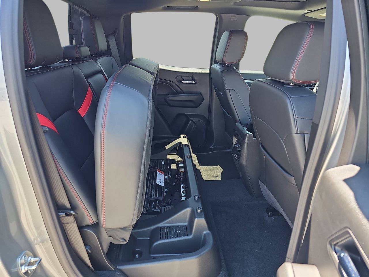2025 Chevrolet Colorado Z71 - Photo 12