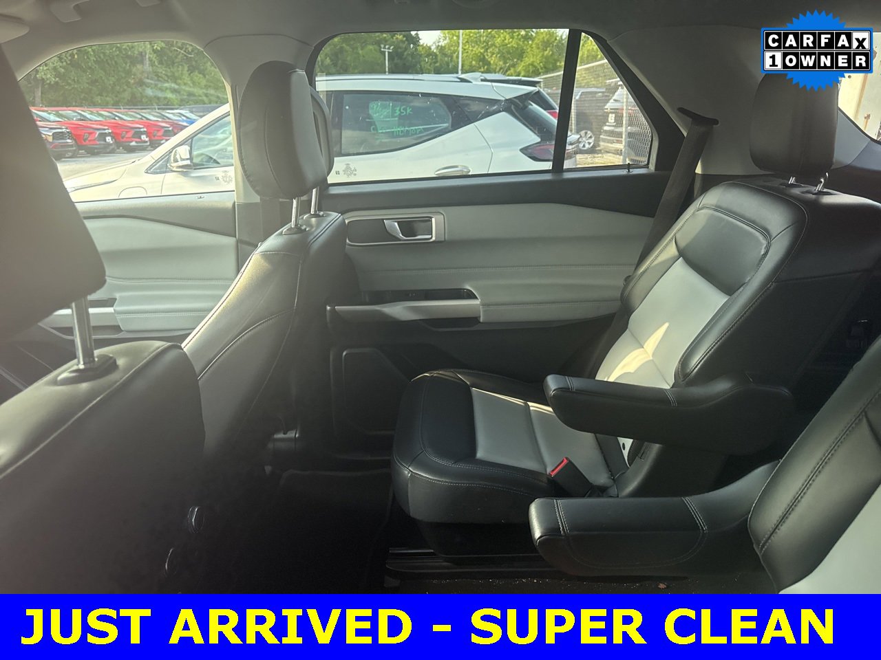 2022 Ford Explorer XLT photo 3