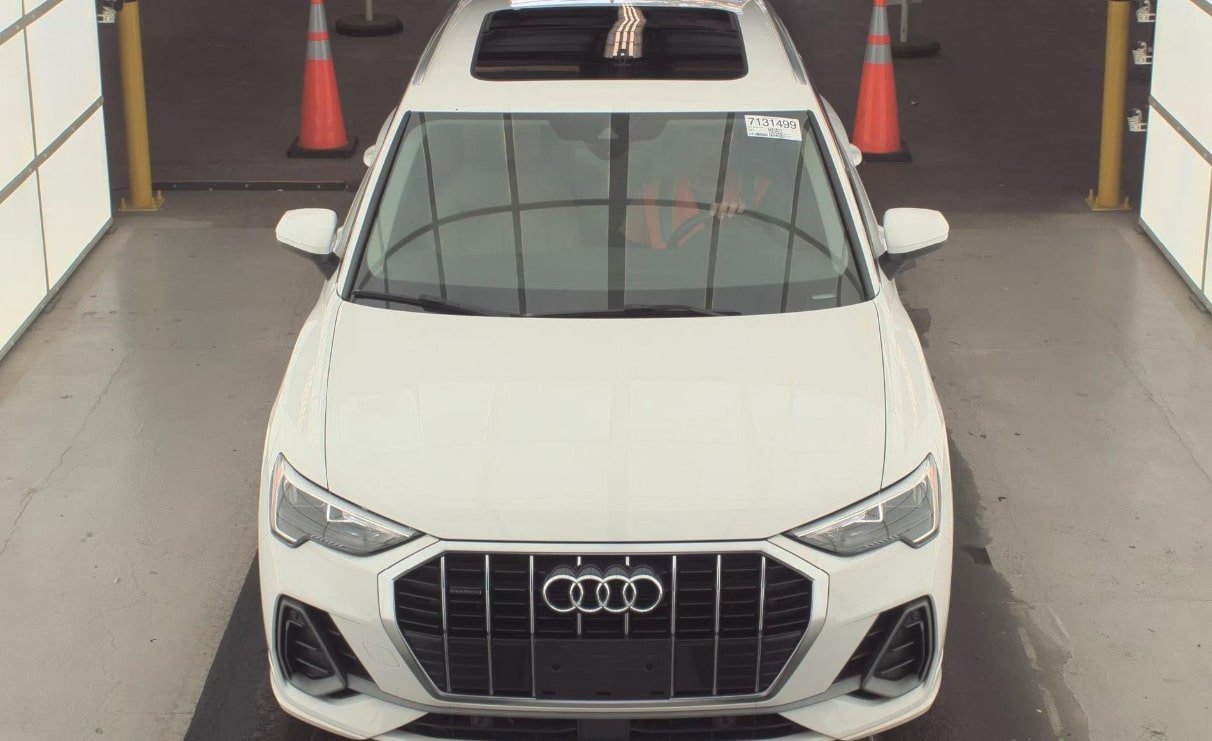 2021 Audi Q3 S line Premium photo 2