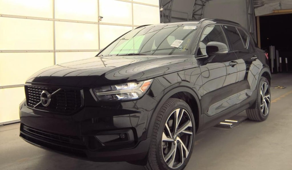 Used 2022 Volvo XC40 R-Design