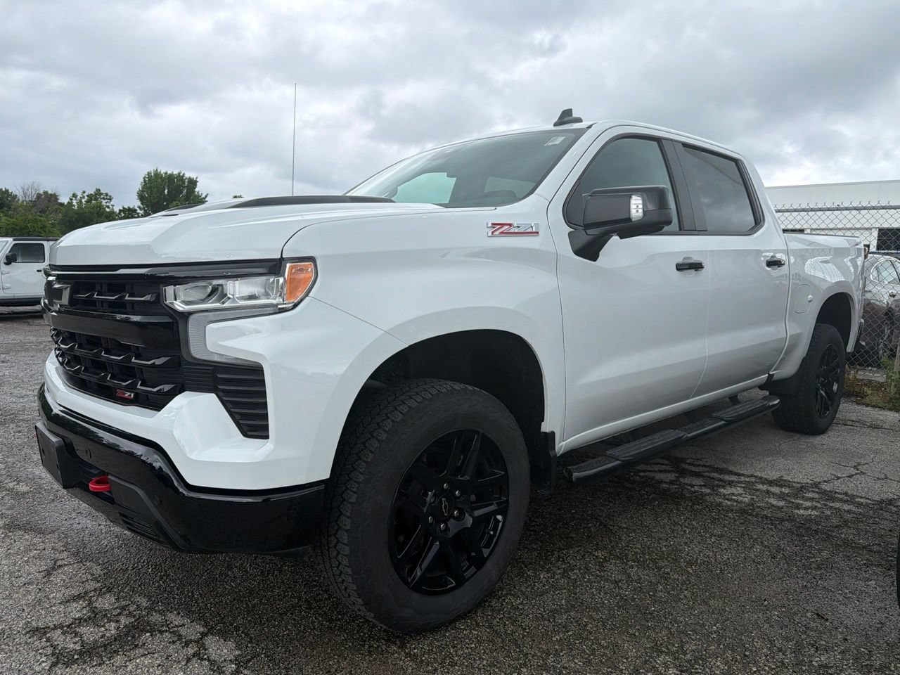 Used 2024 Chevrolet Silverado 1500 LT Trail Boss with VIN 3GCUDFED4RG290997 for sale in Kansas City